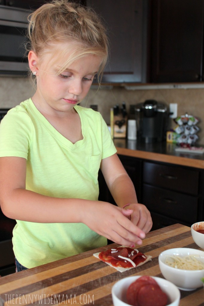 Homemade Mini Pizzas - Quick, Easy & Kid-Friendly