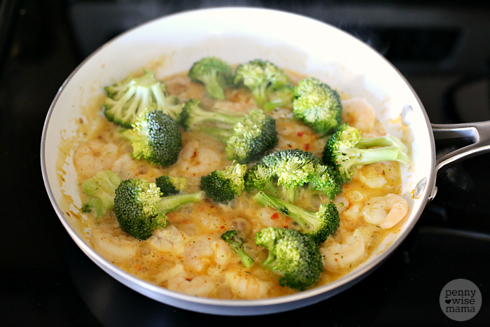 Creamy Garlic Shrimp & Broccoli Linguine