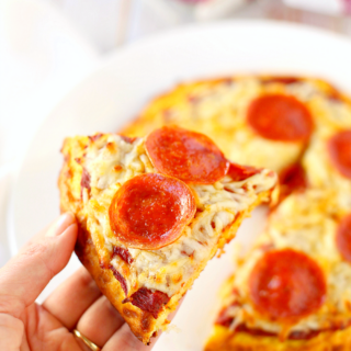 Keto Pizza - low carb, quick & easy recipe